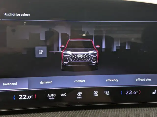 Audi Q5 view 14