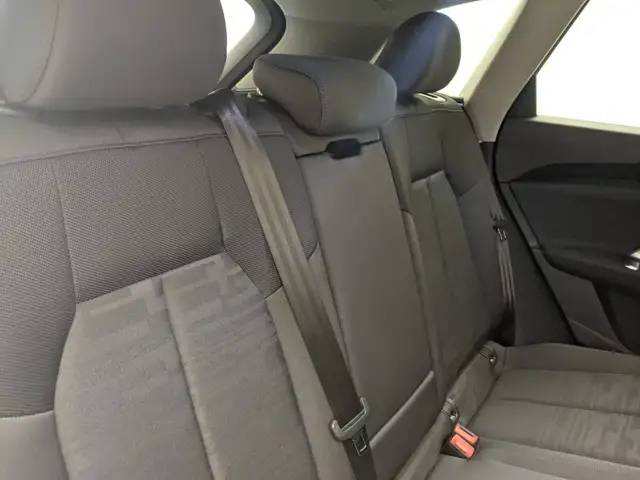 Audi Q5 view 8