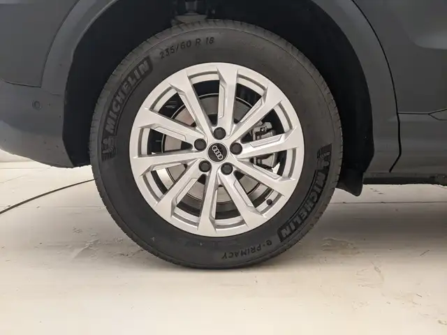 Audi Q5 view 9
