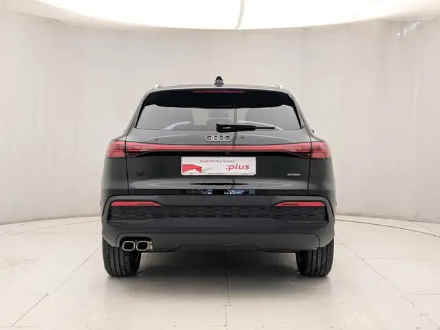 Audi Q5 view 5