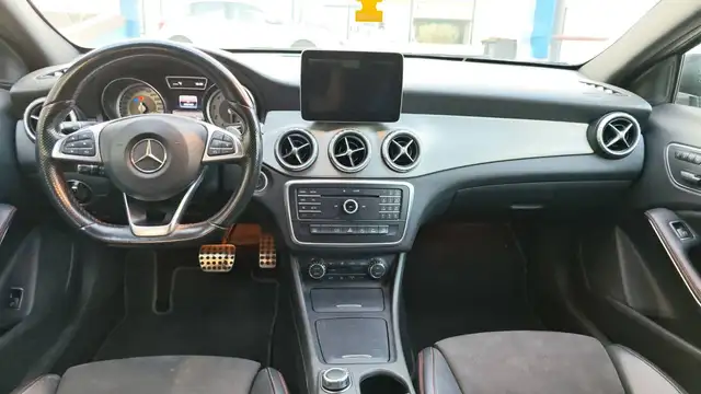 Mercedes-Benz Gla view 11