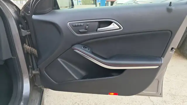 Mercedes-Benz Gla view 22