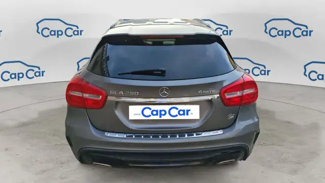 Mercedes-Benz Gla view 3