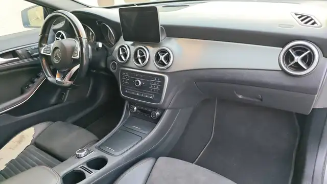 Mercedes-Benz Gla view 10