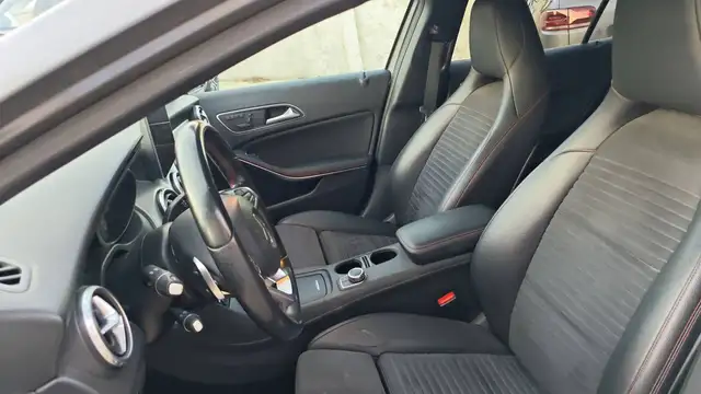 Mercedes-Benz Gla view 25
