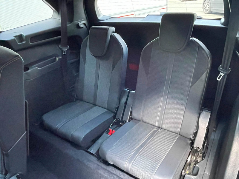 Peugeot 5008 GT Aut. 7Sitzer Navi virtl CarPlay Kamera DAB — photo 12