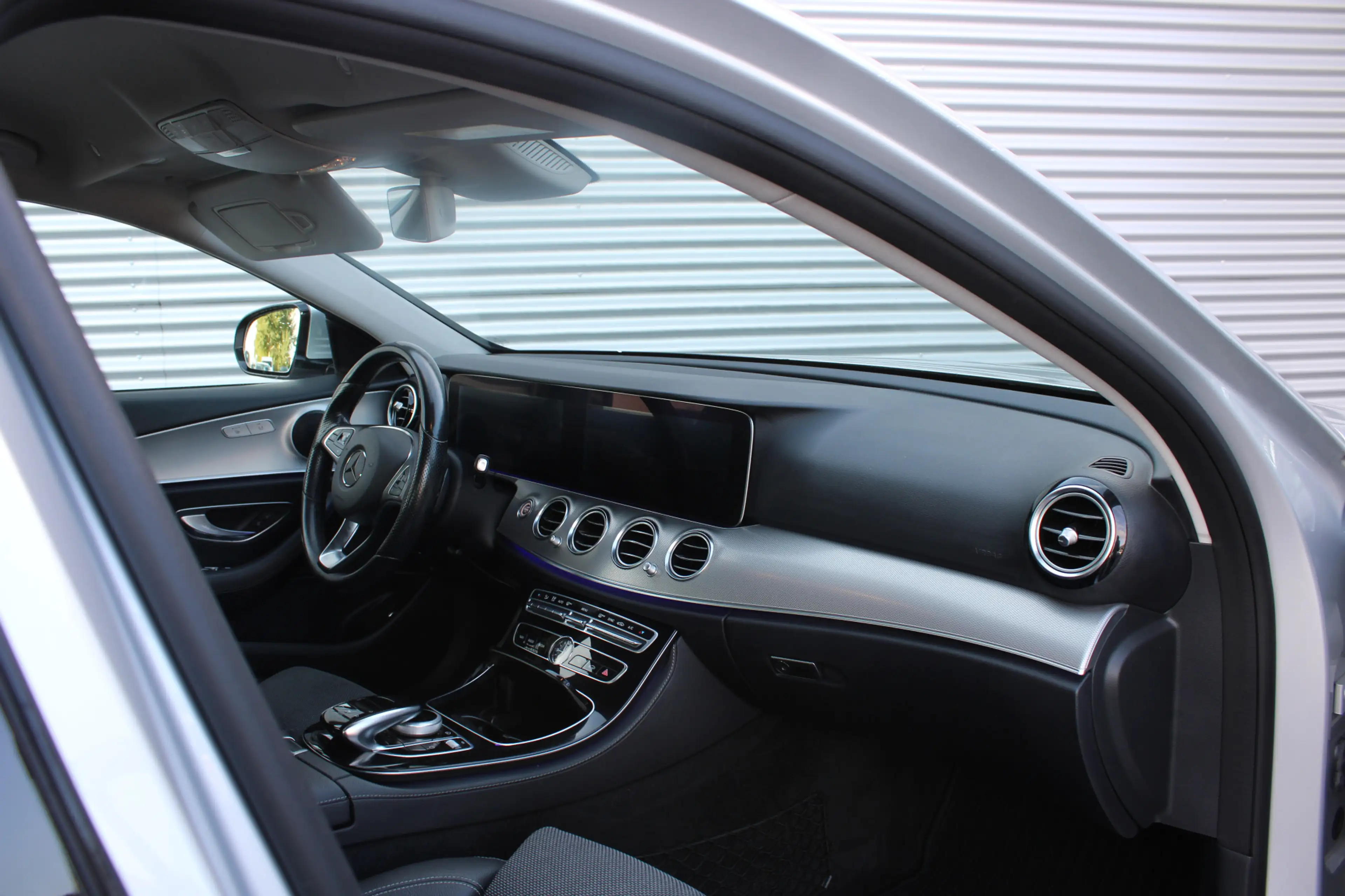 Mercedes-Benz E 200 Prestige Plus sfeer licht — photo 3