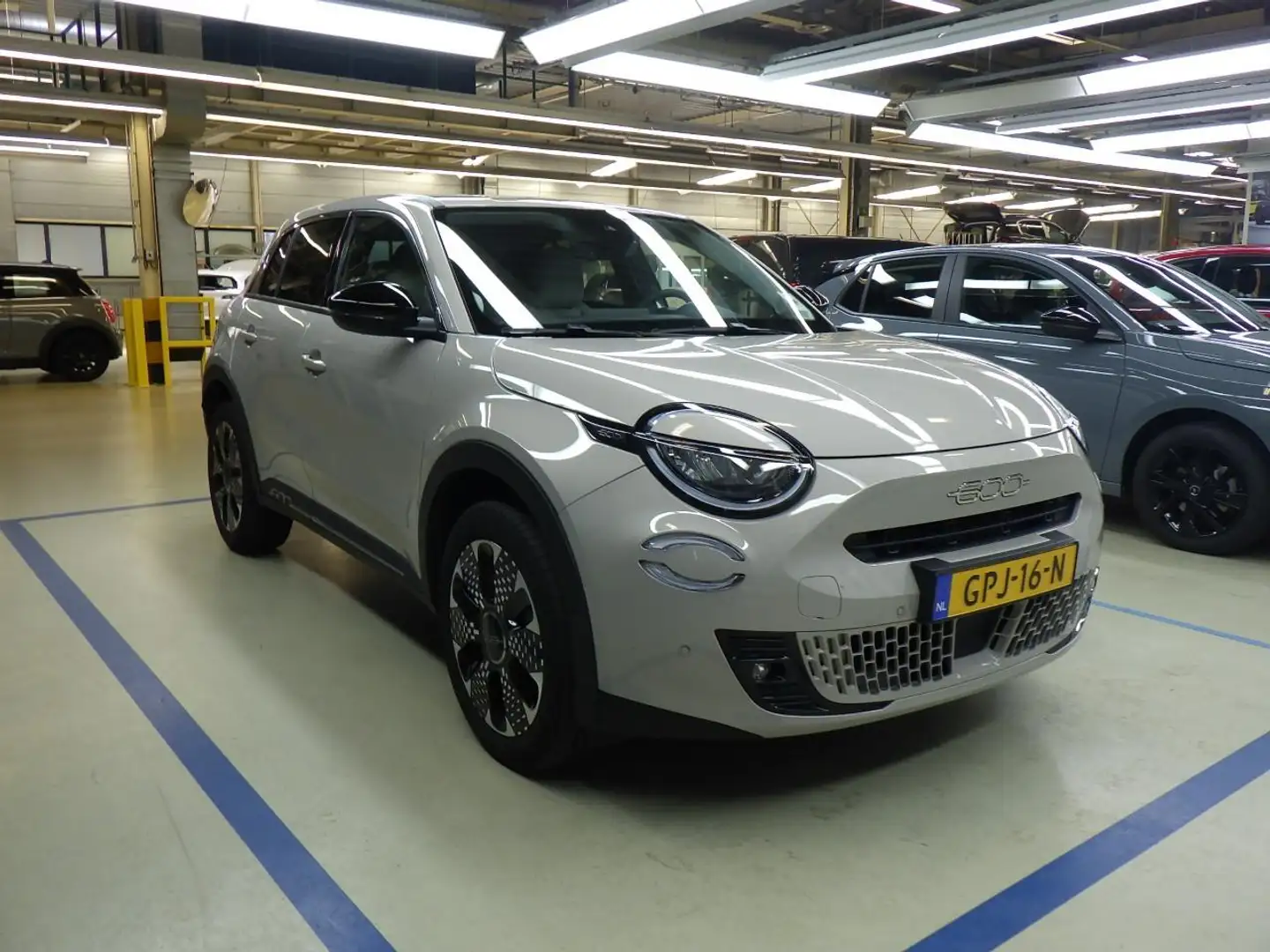 Fiat 600 1.2 Hybrid La Prima Vol Leder interieur | Achterui Gris - 2