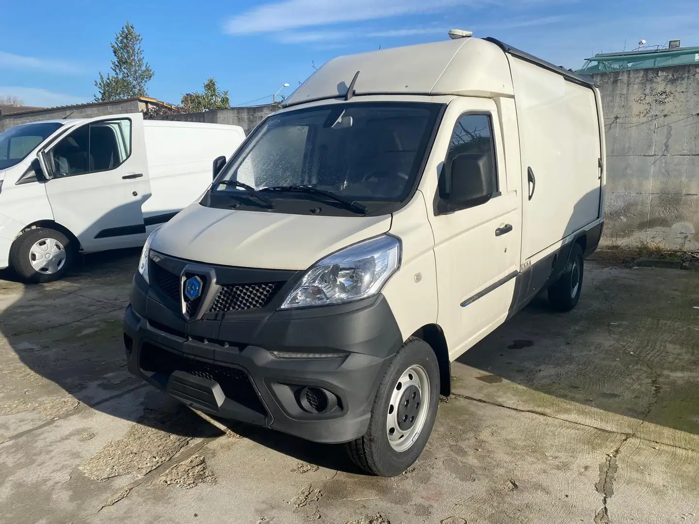 Piaggio Porter PORTER CHASSIS PASSO 3.070 GPL L.R. PLUS WHITE Weiß - 2