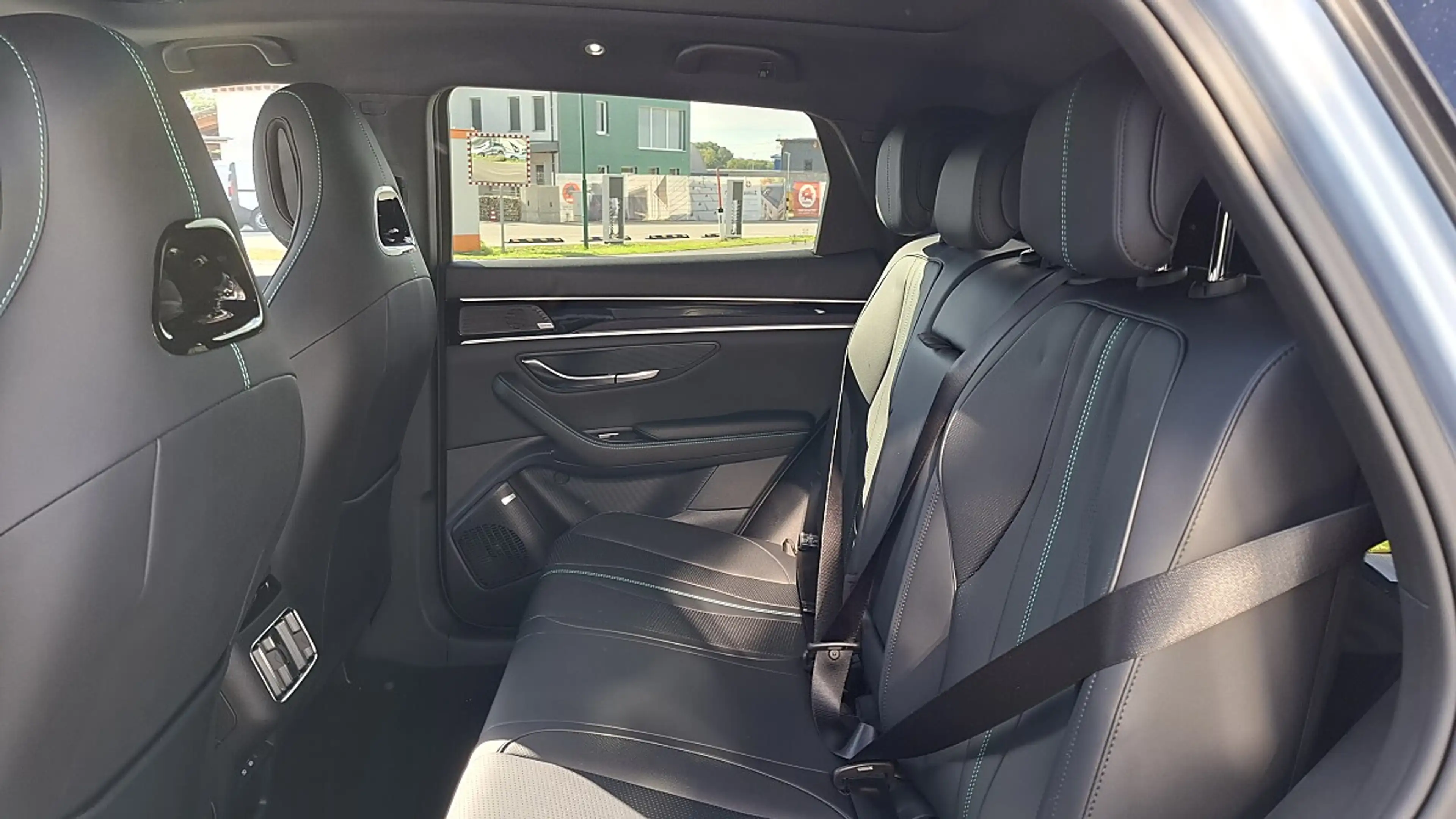 BYD Seal U DM-i PHEV 26,6kWh AWD Design Österreich Paket — photo 9