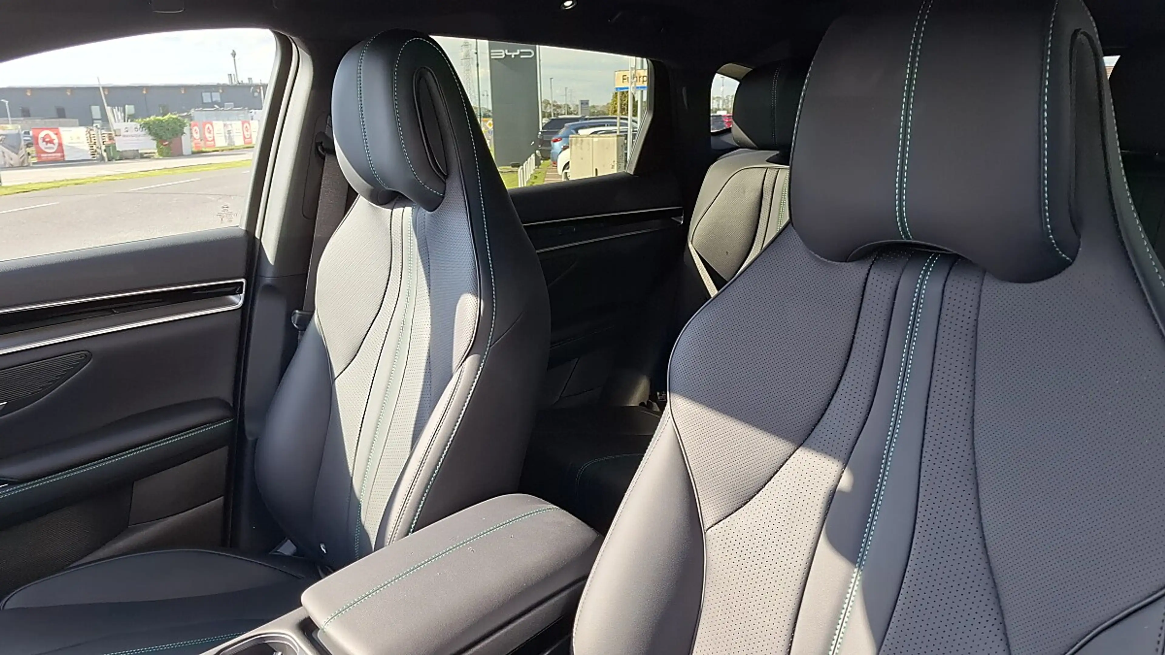 BYD Seal U DM-i PHEV 26,6kWh AWD Design Österreich Paket — photo 8