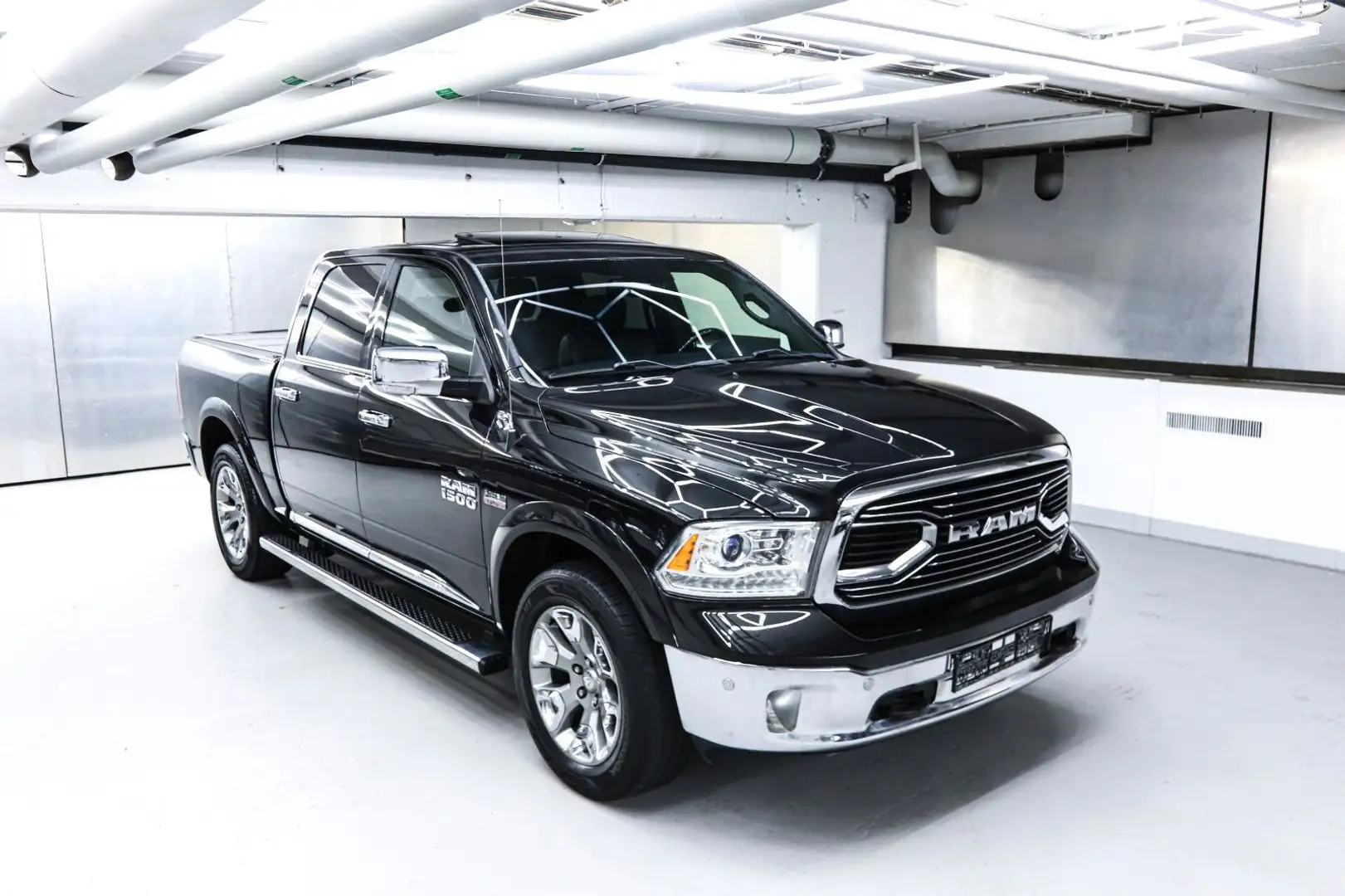 Dodge RAM 1500 Crew Cab 5,7 V8 4x4 Limited LPG Schwarz - 2