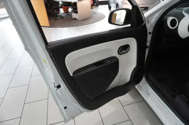 Renault Twingo view 16