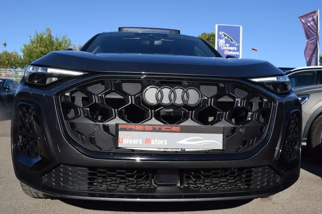 Audi Q5 view 3