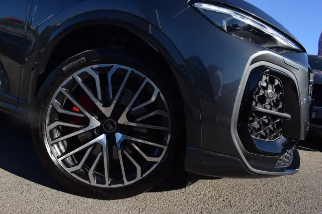 Audi Q5 view 8