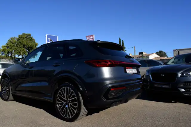 Audi Q5 view 4