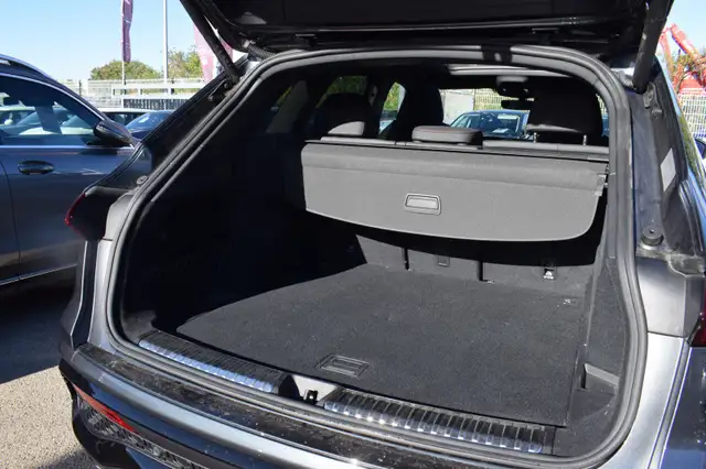 Audi Q5 view 12