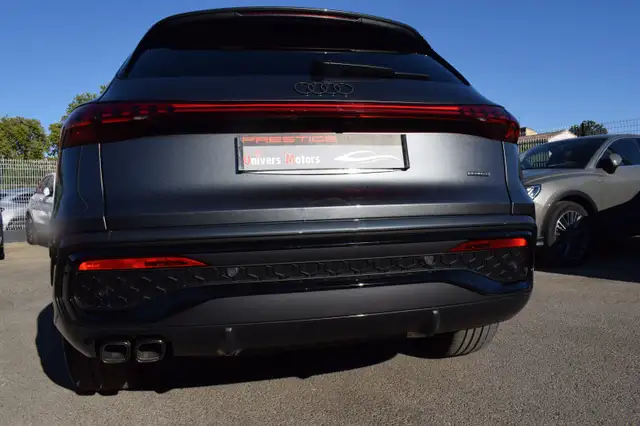 Audi Q5 view 10