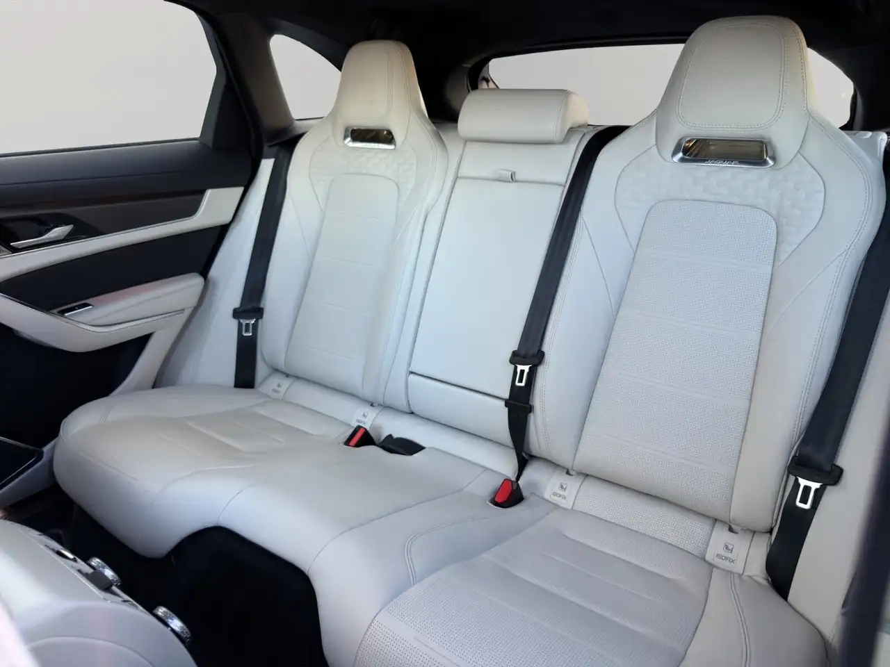 Jaguar F-Pace снимка Jaguar F-Pace