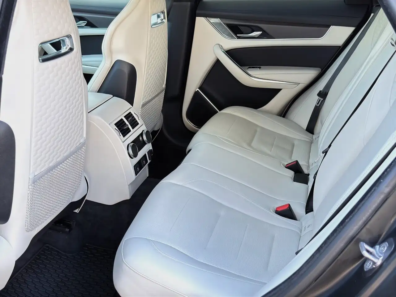 Jaguar F-Pace снимка Jaguar F-Pace