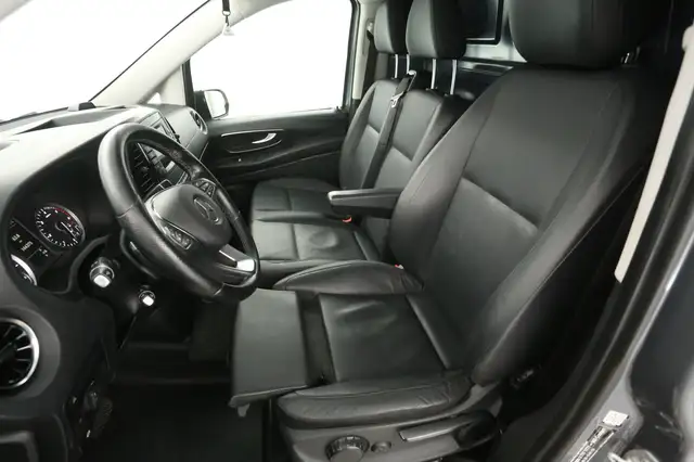 Mercedes-Benz Vito view 9