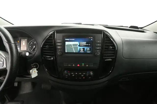 Mercedes-Benz Vito view 11