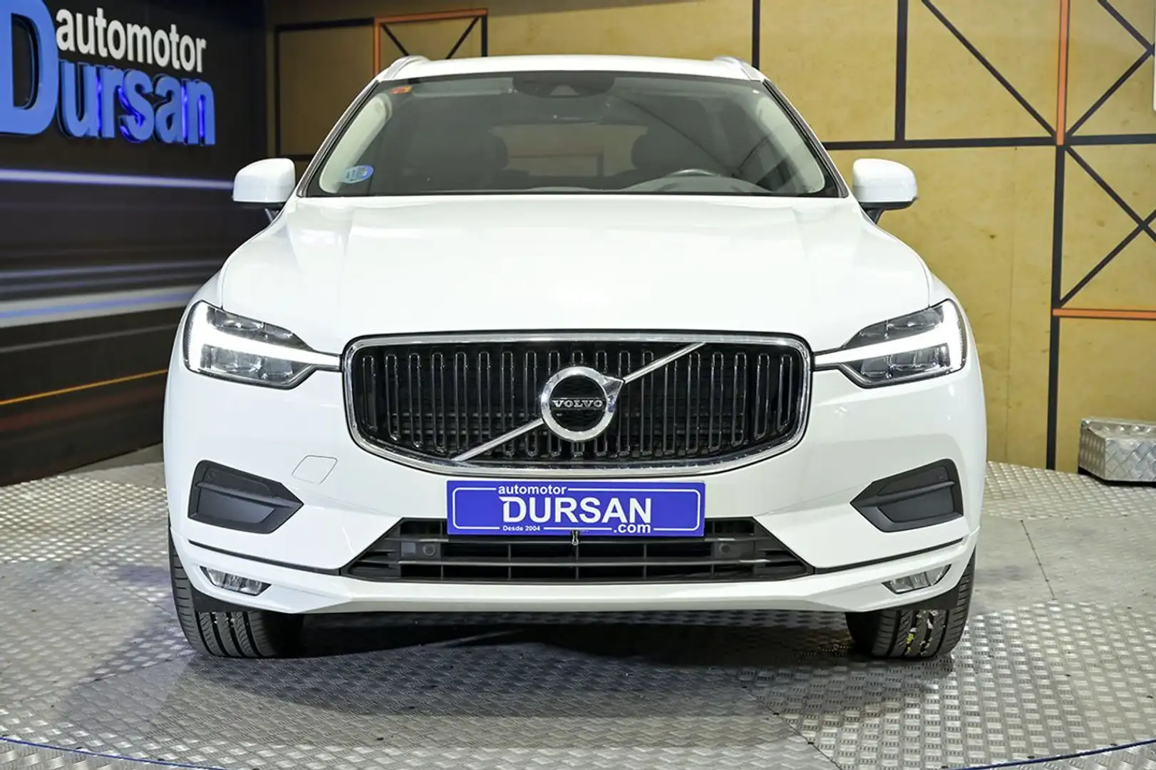 Volvo XC60 2.0 B4 D Momentum Pro Auto Amarillo - 2
