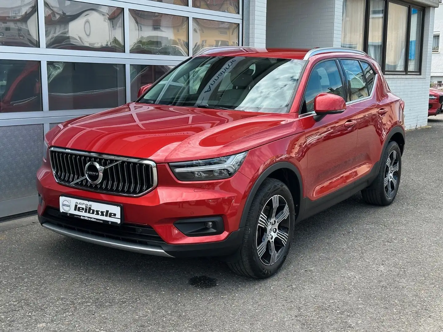 Volvo XC40 B4 Benzin Inscription AWD Rojo - 1