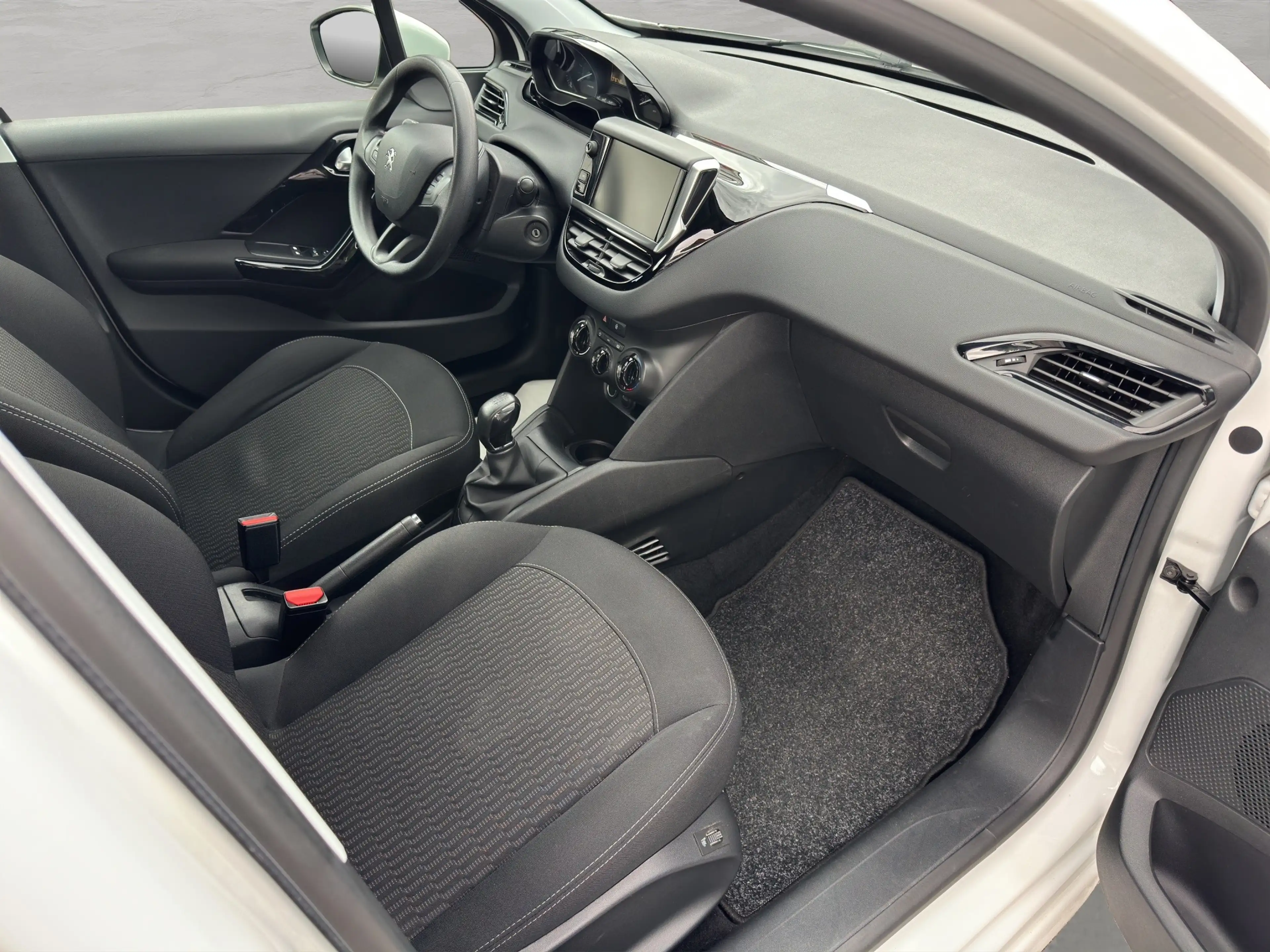 Peugeot 208 208 C - Diesel, Klima, ScheckH, 8fB, SitzH, AppleCarPlay/AndroidAuto — photo 17