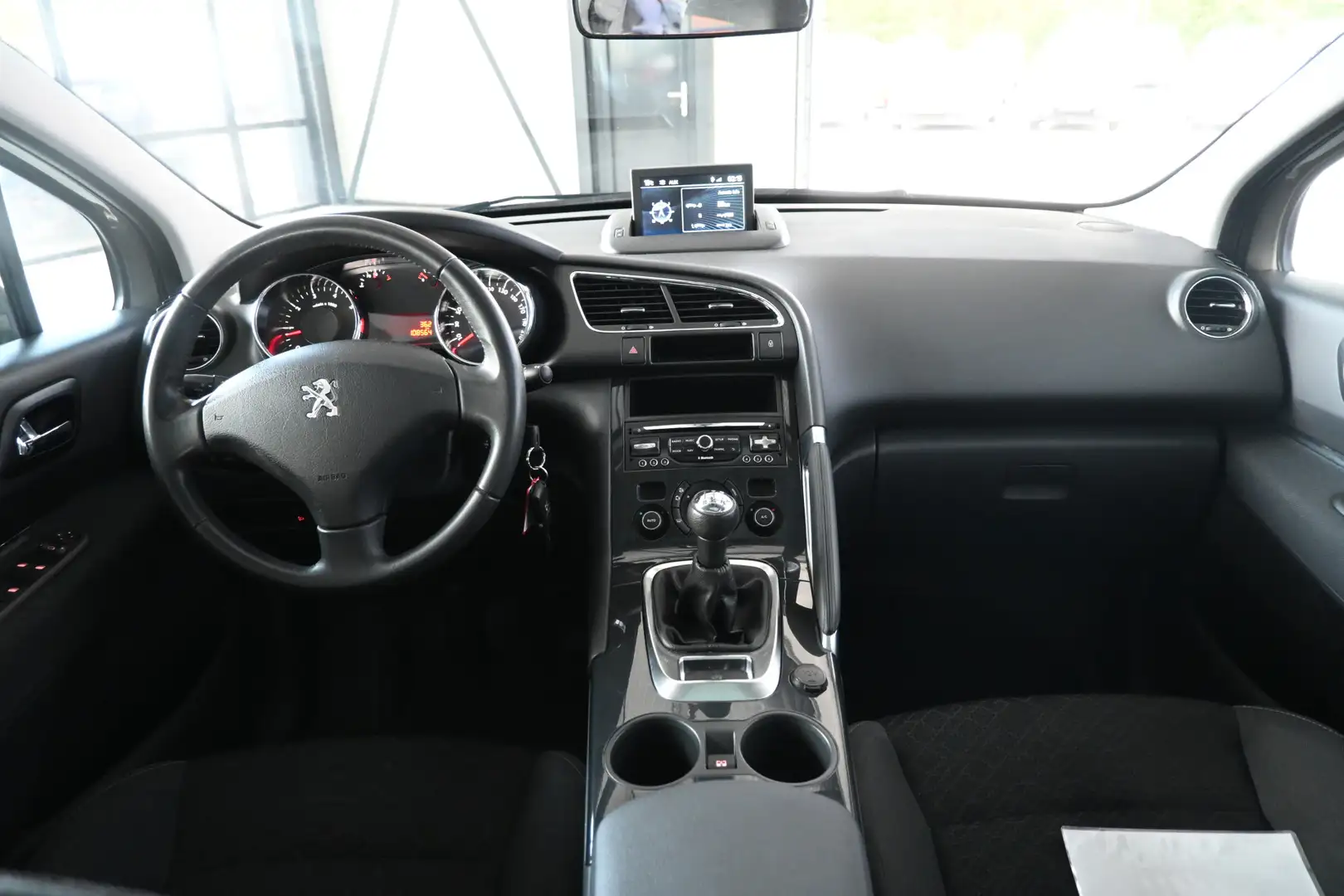 Peugeot 3008 1.6 VTi Style Ecc Navigatie Panoramadak Rijklaarpr Grijs - 2