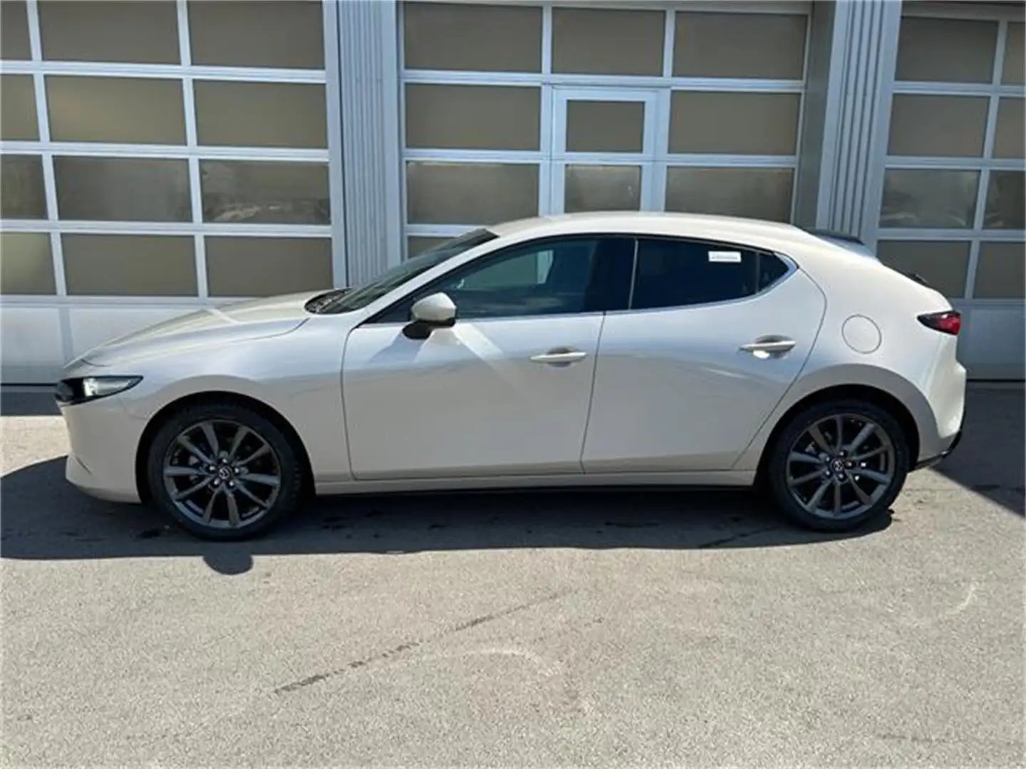 Mazda 3 e-Skyactiv-G140 Centre-Line mit DESIGN Paket - 2