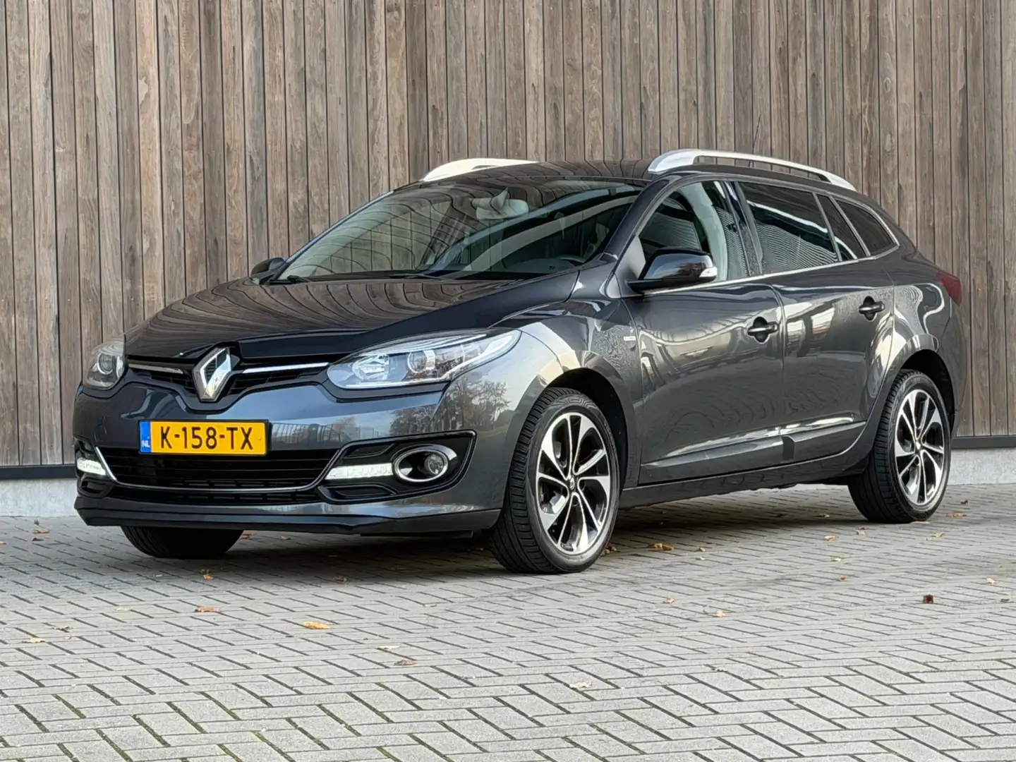 Renault Megane Estate 1.2 TCe Bose / Automaat / Ketting VV / Gris - 2