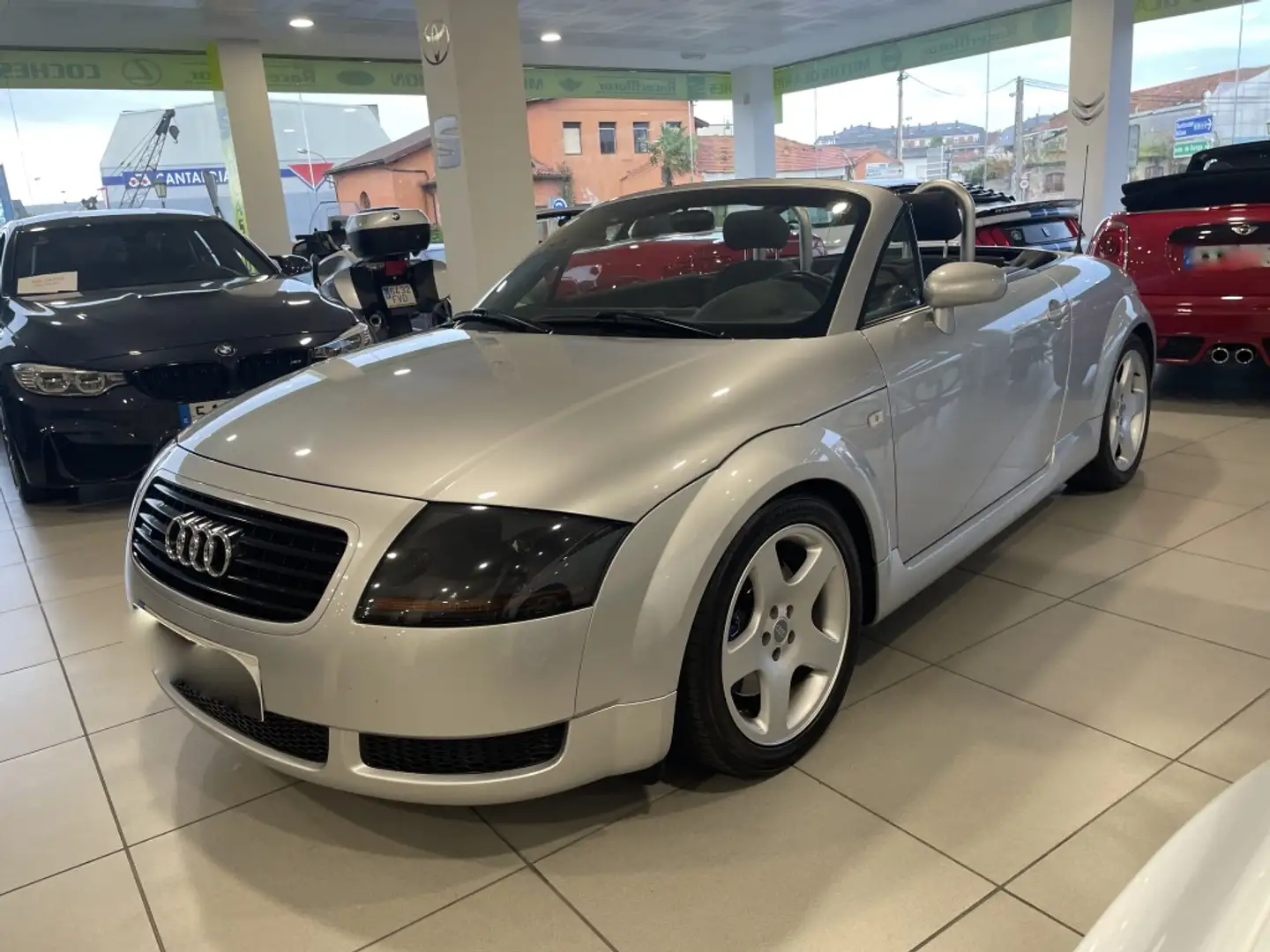 Audi TT Roadster 1.8T Grau - 2