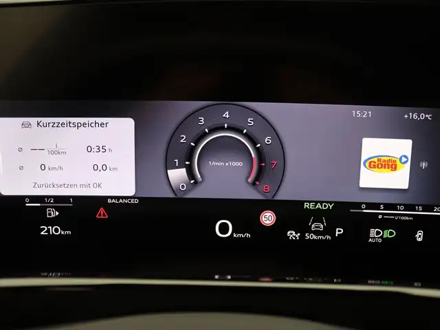 Audi Q3 view 9