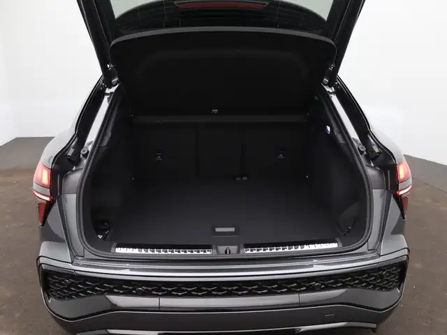 Audi Q3 view 7