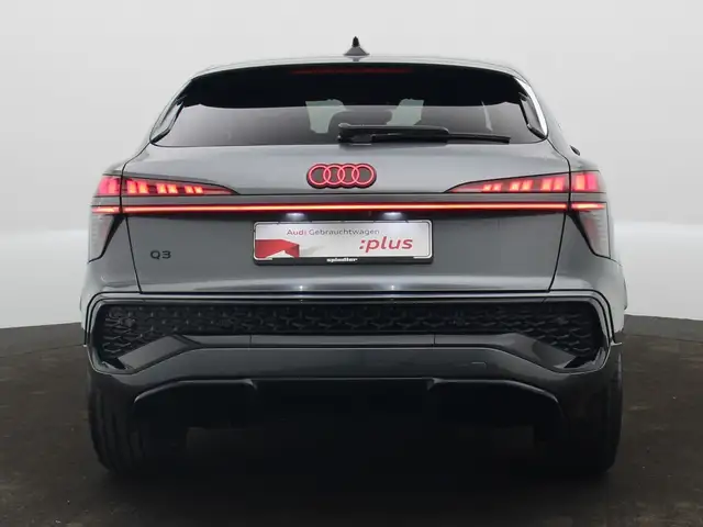Audi Q3 view 6