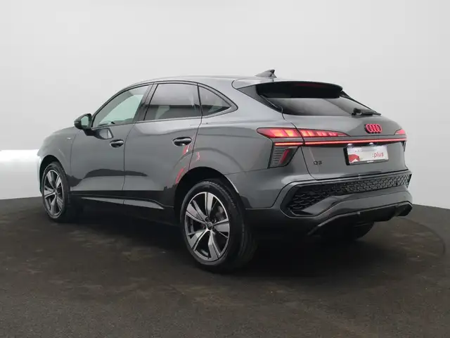 Audi Q3 view 5