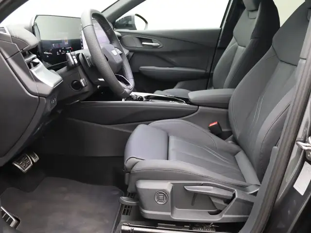 Audi Q3 view 15