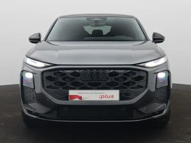 Audi Q3 view 3