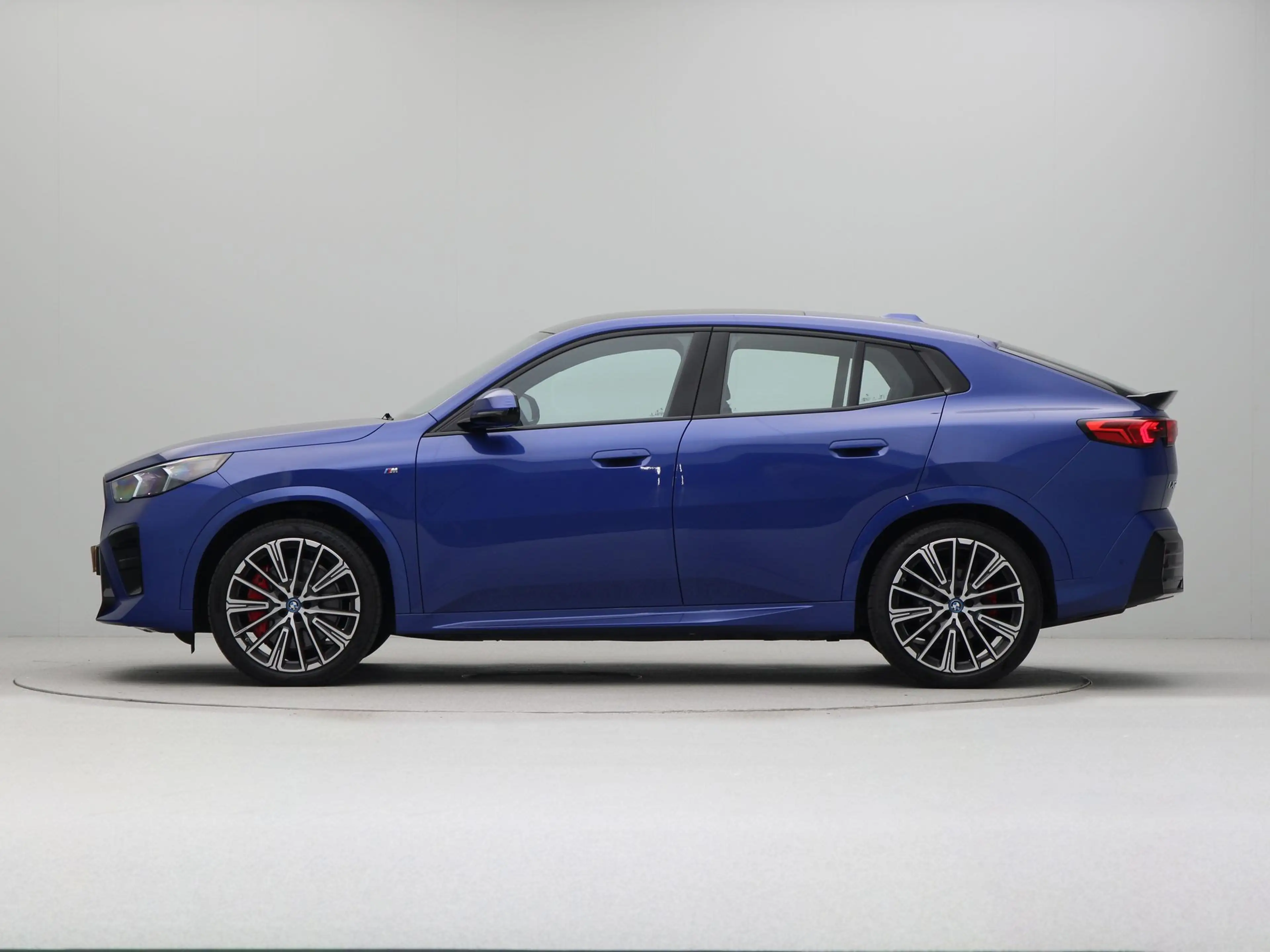 BMW iX2 xDrive30 67 kWh M Sport Edition — photo 11