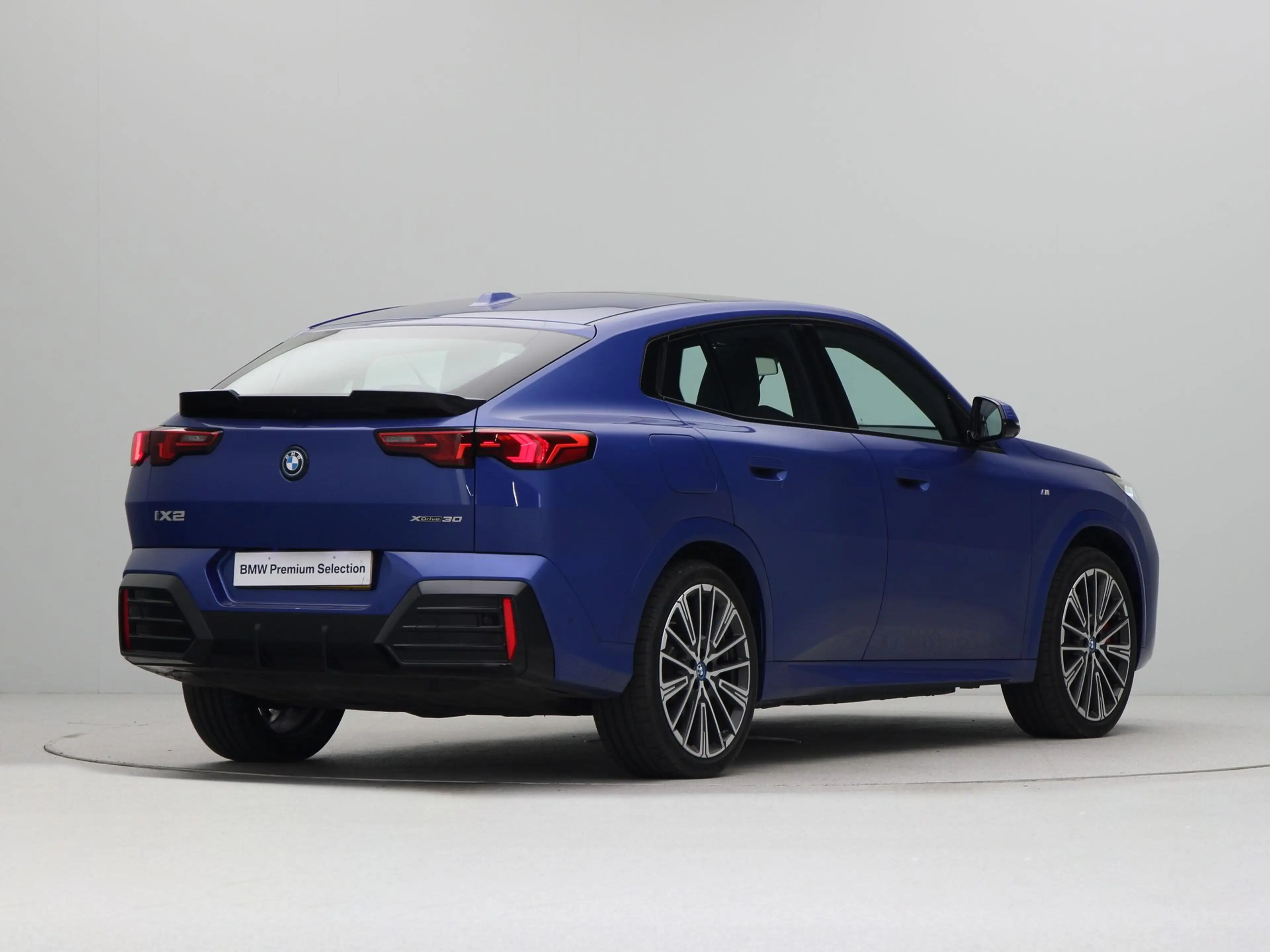BMW iX2 xDrive30 67 kWh M Sport Edition — photo 8