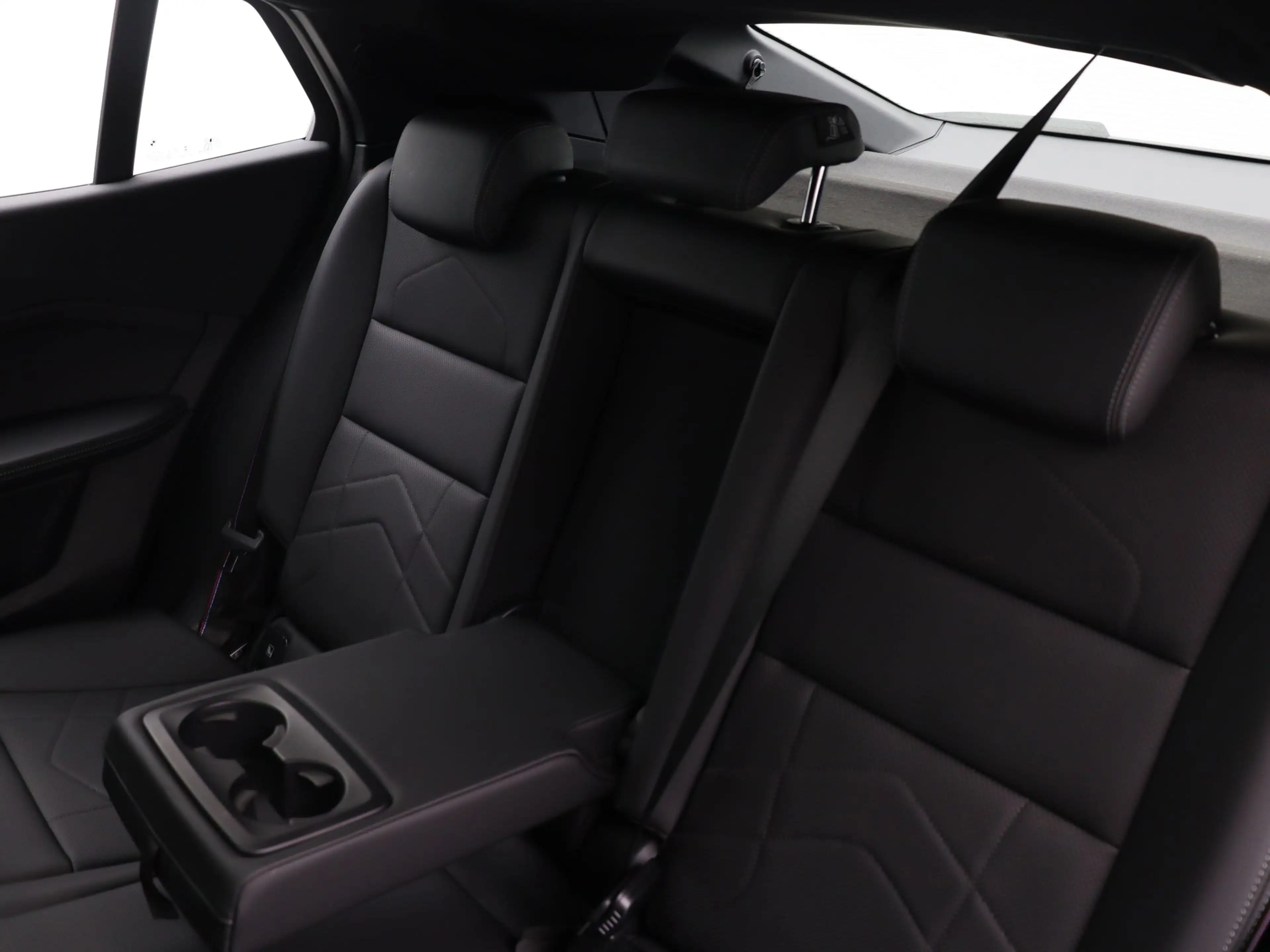 BMW iX2 xDrive30 67 kWh M Sport Edition — photo 15