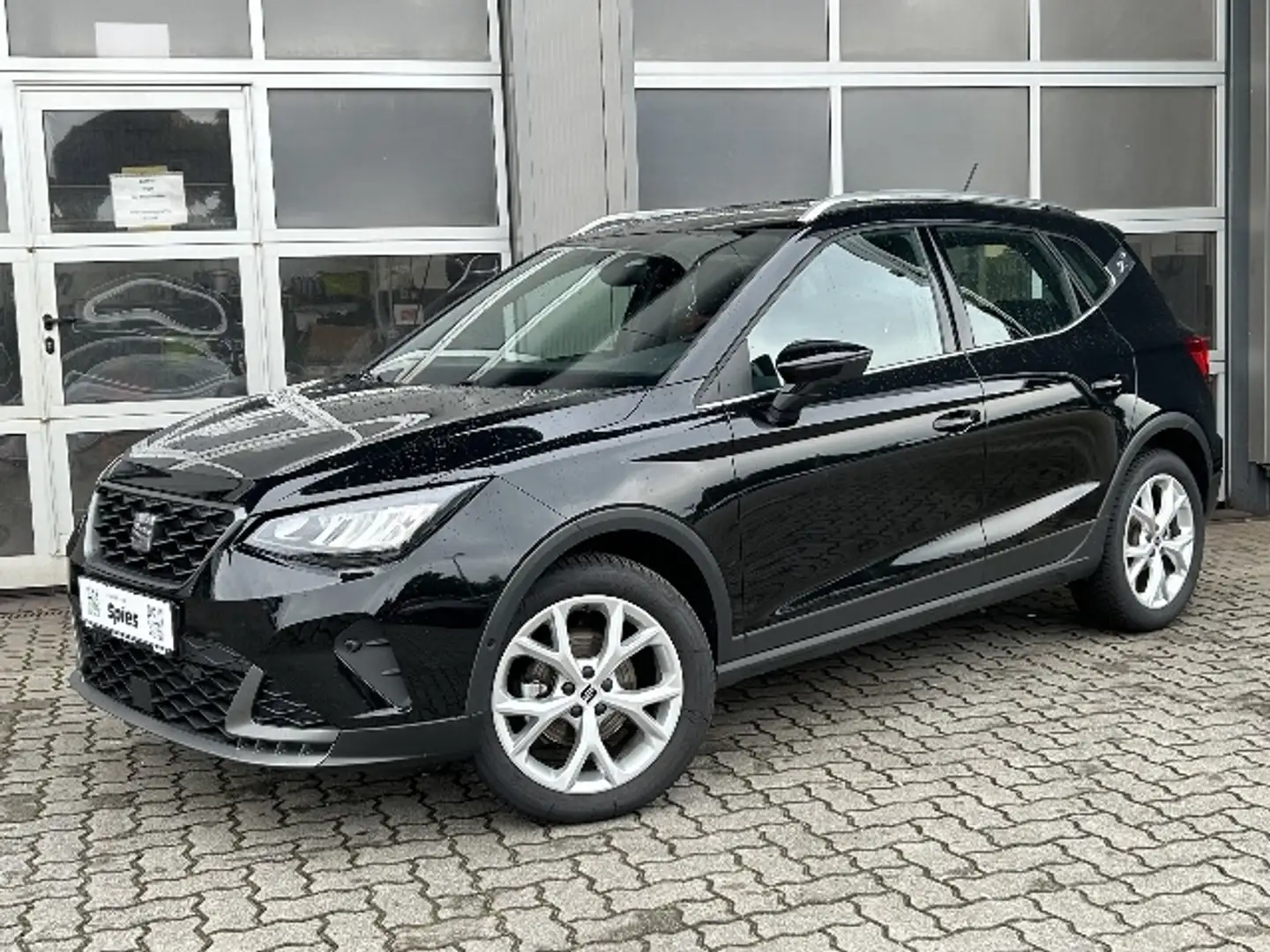 SEAT Arona FR-Line 1.5 TSI Navi Shz LED Allwetter ACC Zwart - 1