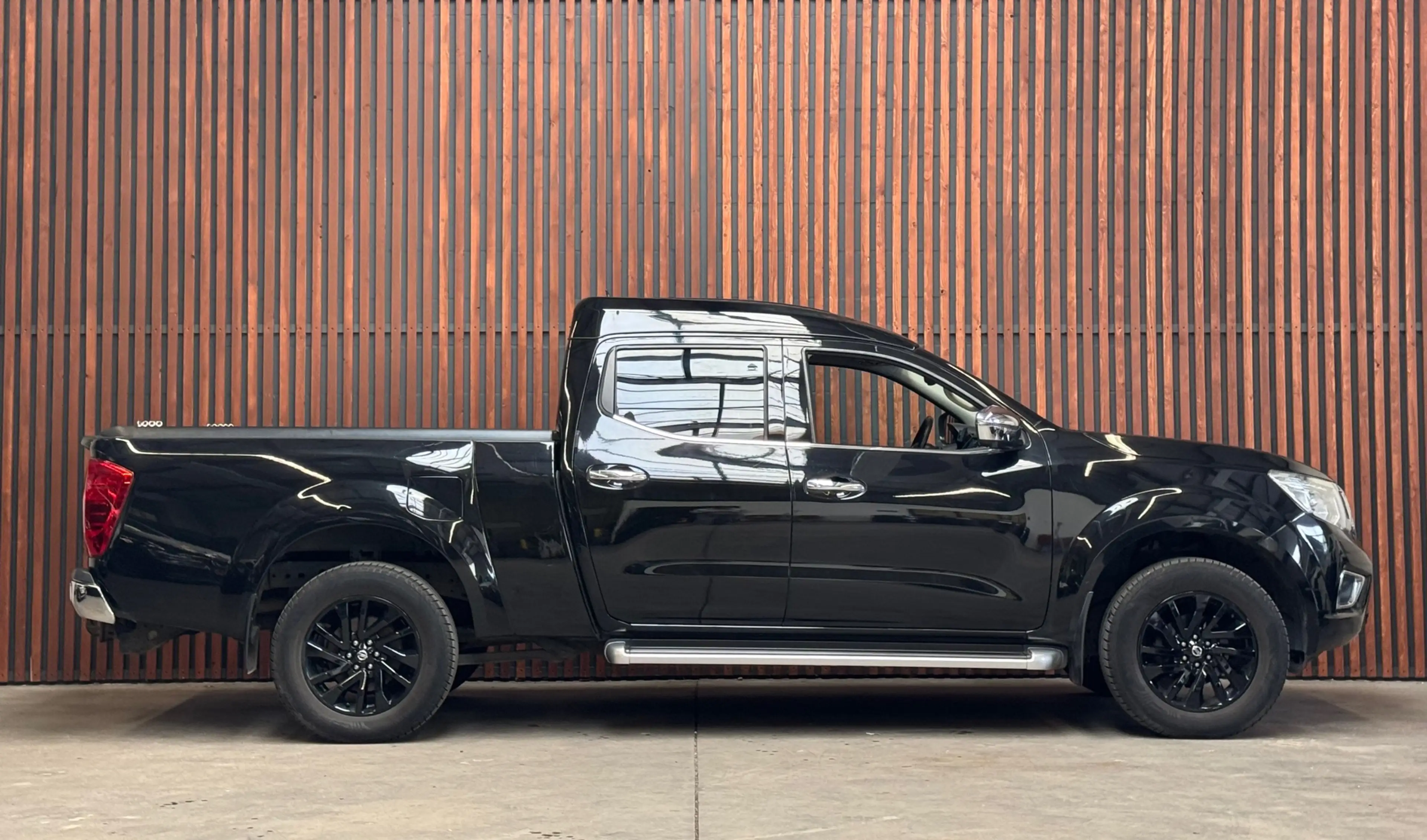 Nissan Navara 2.3 dCi AUT MARGE Tekna+ Double Cab 4WD NAVI-CLIMA — photo 4
