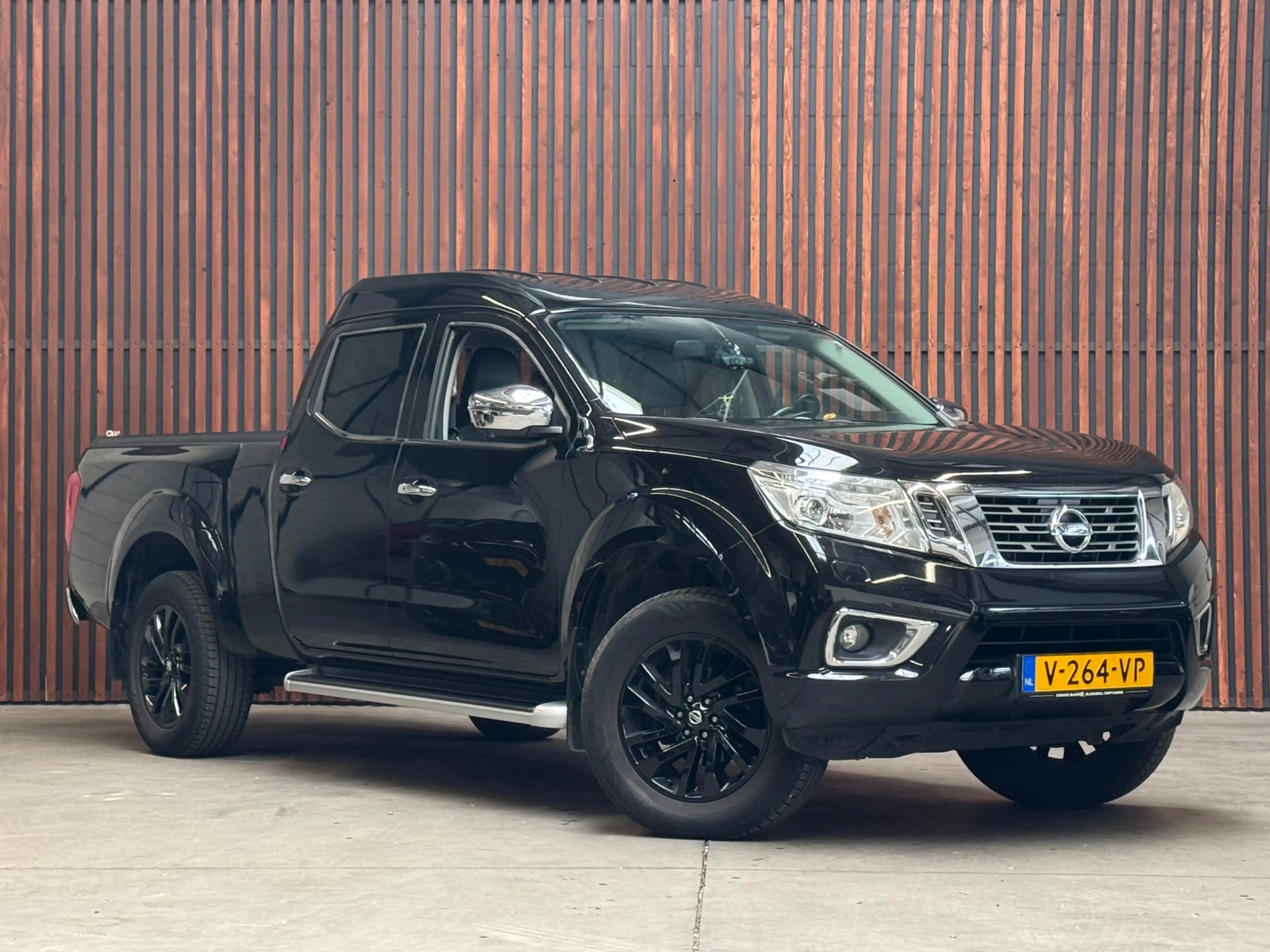 Nissan Navara 2.3 dCi AUT MARGE Tekna+ Double Cab 4WD NAVI-CLIMA — photo 3
