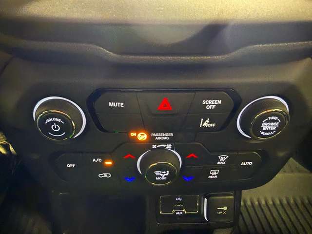 Jeep Renegade — photo 18
