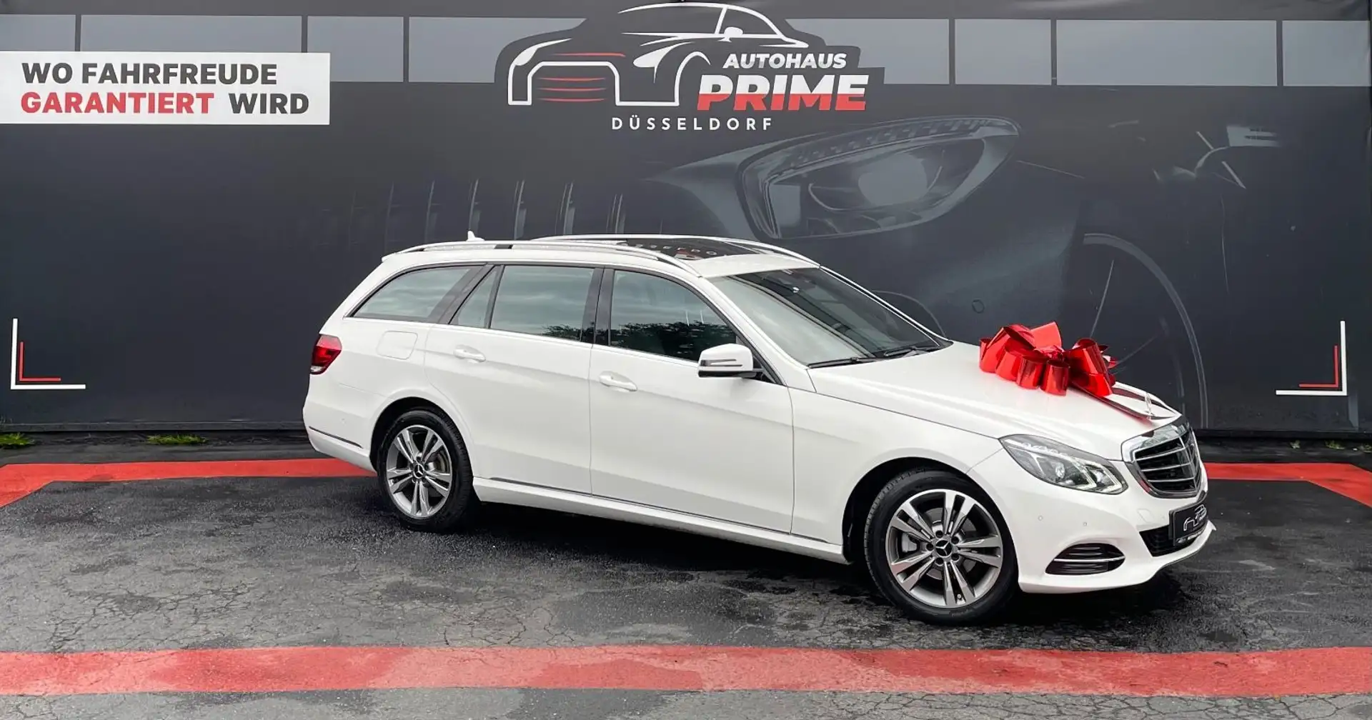 Mercedes-Benz E 220 220CDI BlueEfficiency SHD*LED*ACC*KAMERA*AHK*TOP Weiß - 1