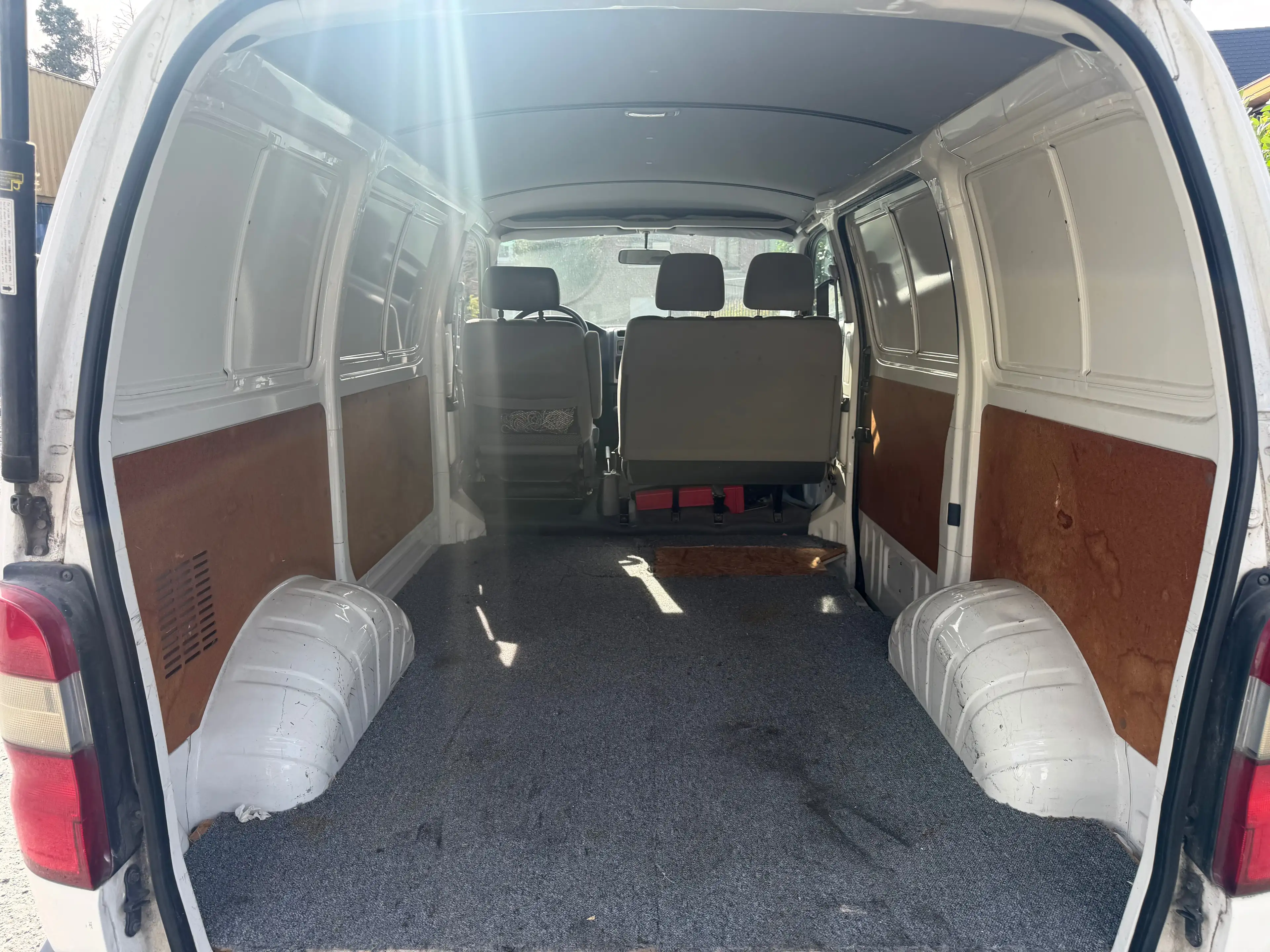 Toyota Hiace 2.5 Turbo D-4D SX — photo 14