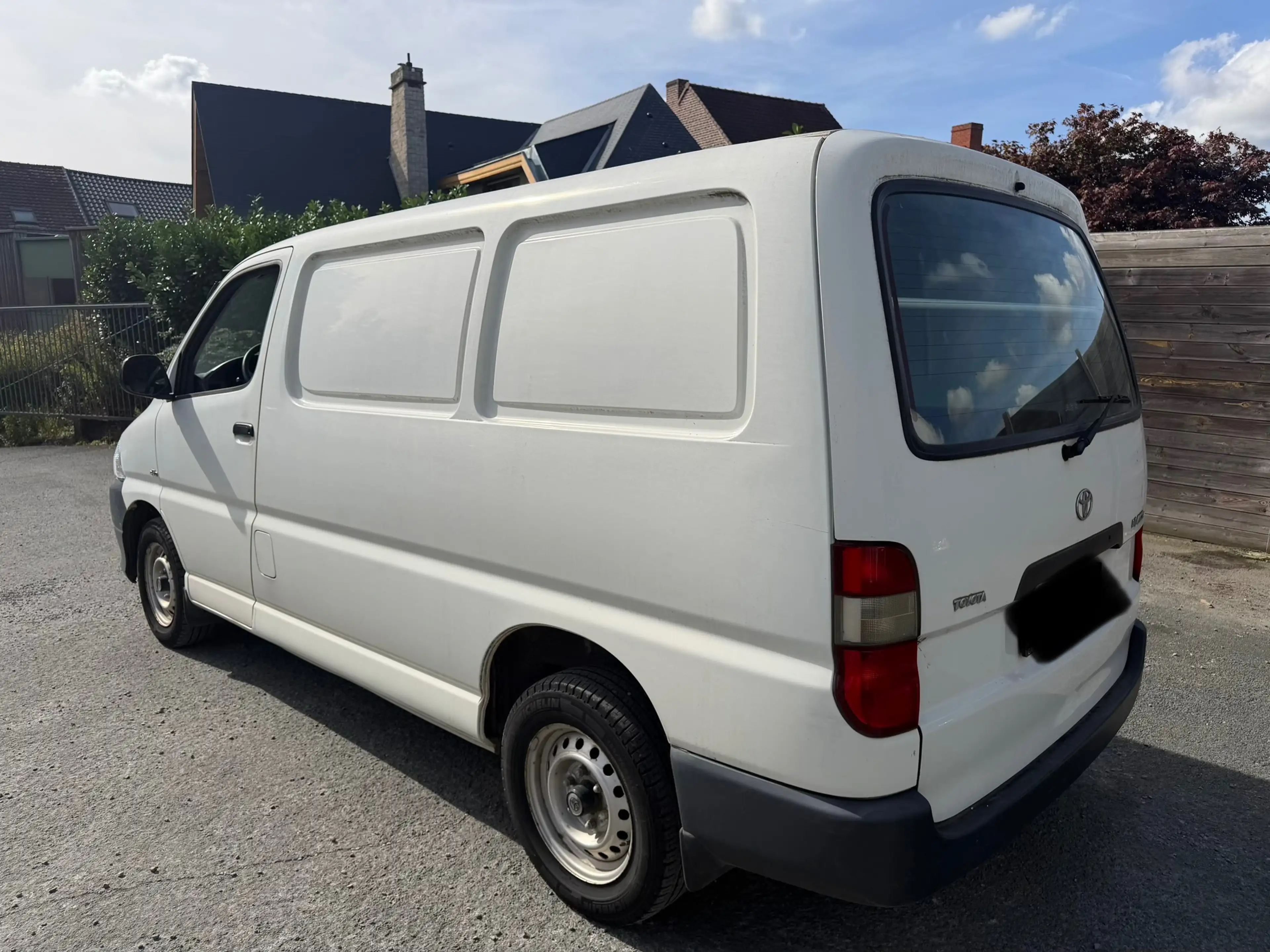 Toyota Hiace 2.5 Turbo D-4D SX — photo 4