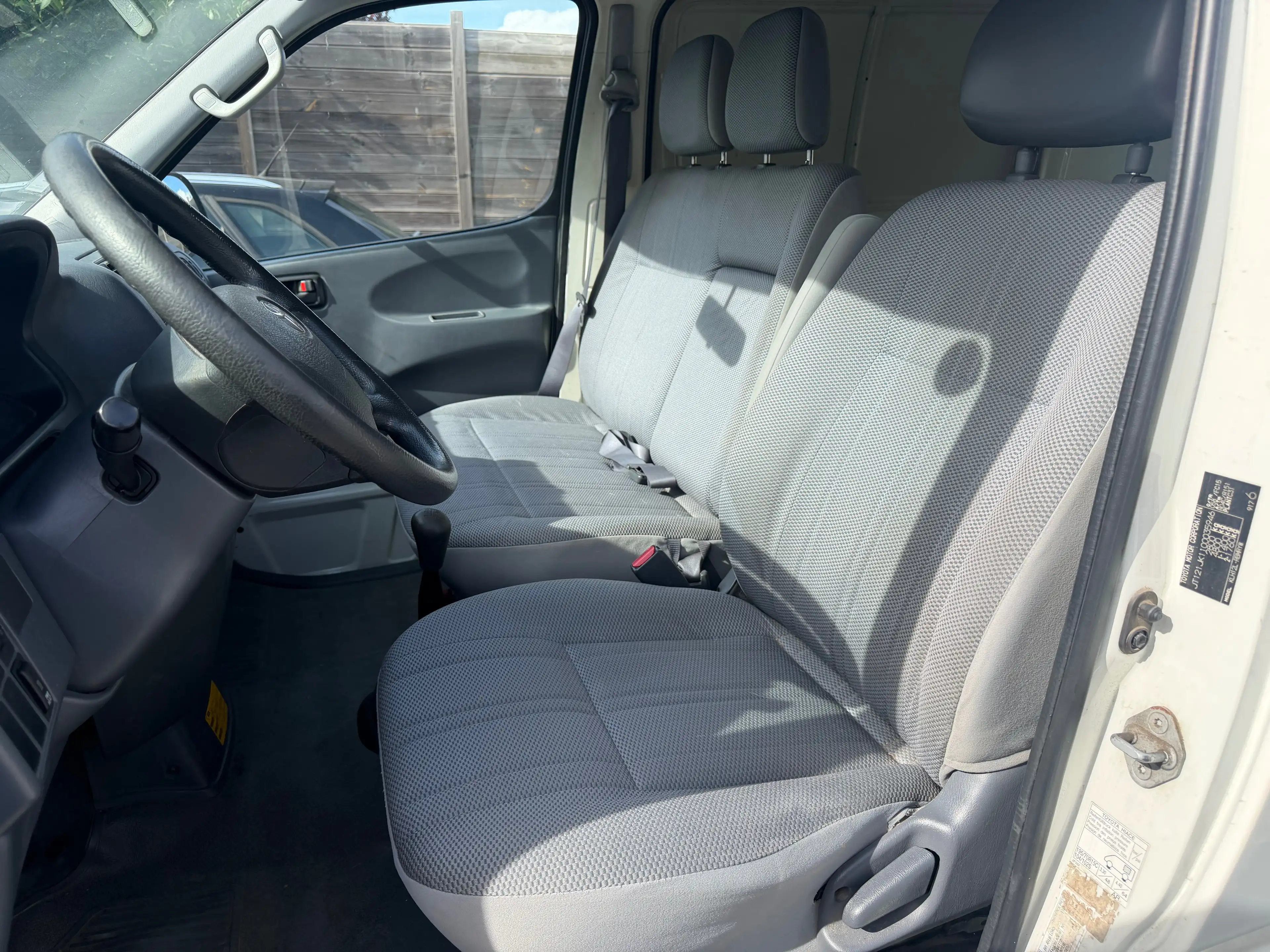 Toyota Hiace 2.5 Turbo D-4D SX — photo 9
